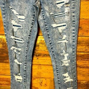 HI RISE DISTRESSED JEGGINGS New with Tags! 1/15w pockets front and back